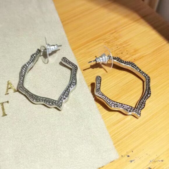 Kendra Scott Stud Earrings - Picture 3 of 3